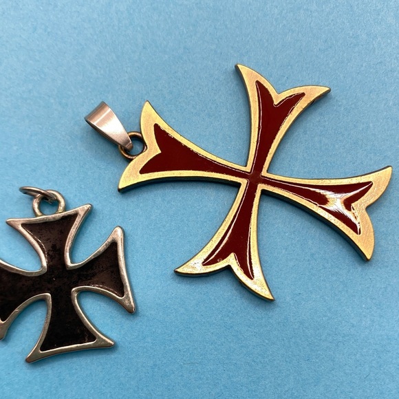 Knight's Templar Red Cross Pewter & Black Silver Cross Pendants - Picture 5 of 8
